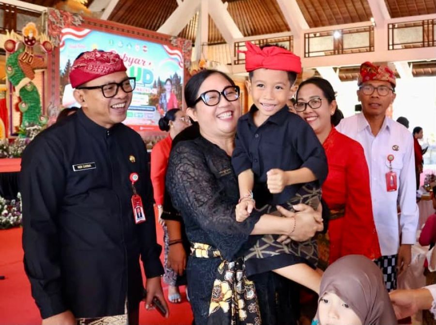 Bunda PAUD Kabupaten Tabanan, Ny. Rai Wahyuni Sanjaya menghadiri Gebyar PAUD dalam rangka memperingati Hari Anak Nasional ke-42, di Gedung Kesenian I Ketut Marya Tabanan, Bali, Kamis (23/7/2026). (foto/prokopimtabanan)