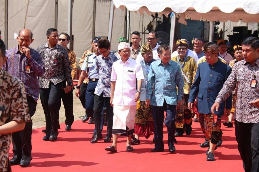 Gubernur Koster Dampingi Wapres Buka Puncak Peringatan Hakteknas 