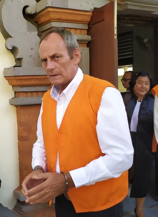 podiumnews.com-Bule Belanda Pengekspor Souvenir Rangka Hewan Langka Dituntut 3 tahun Kurungan