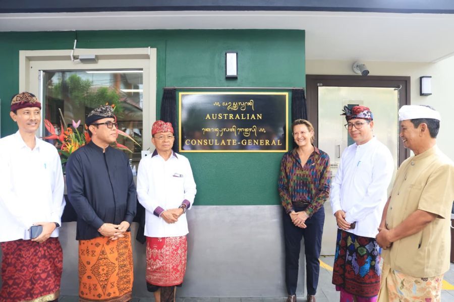 podiumnews.com-Hormati Budaya, Konjen Australia Resmikan Papan Nama Aksara Bali