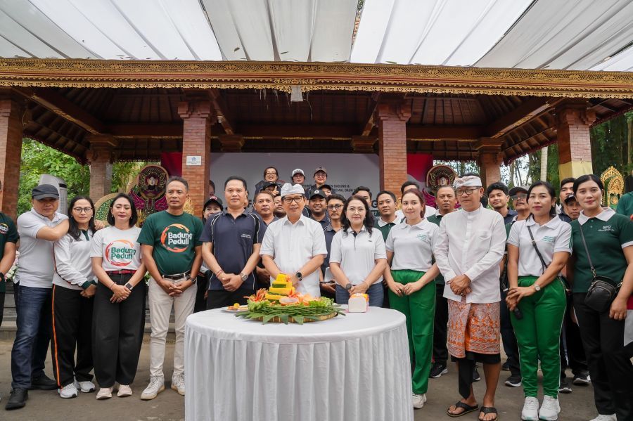 podiumnews.com-HUT Desa Abiansemal Dauh Yeh Cani, Bupati Badung Apresiasi Kegiatan Sosial