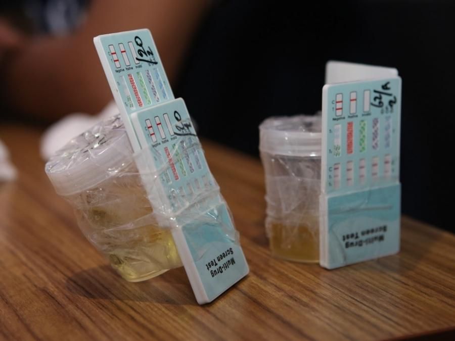 podiumnews.com-10 Orang Pengguna Narkoba Terjaring Razia Saat Asik Karaoke