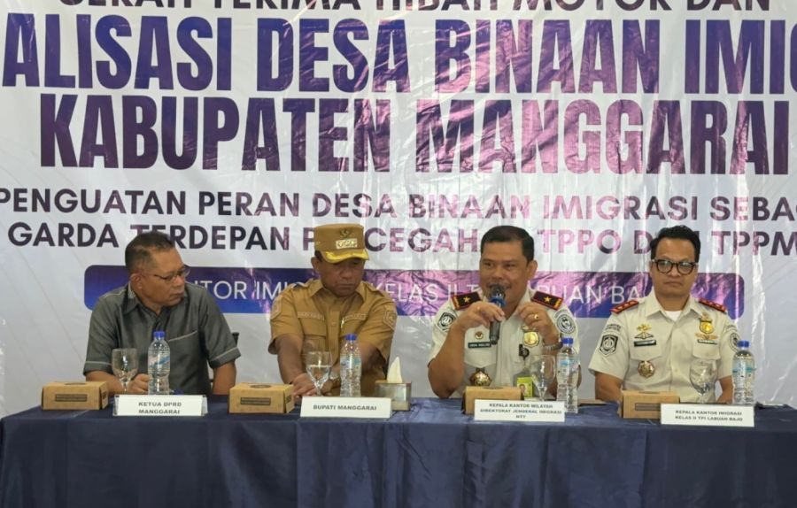 podiumnews.com-Imigrasi Labuan Bajo Hibahkan Motor Operasional ke Lima Desa di Manggarai