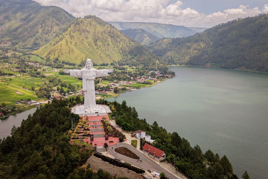 podiumnews.com-Infrastruktur dan Daya Tarik Wisata Unggulan Danau Toba Harus Siap