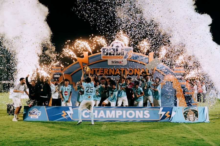 Selebrasi para Juara International Youth Football Tournament Bali 7S 2026, di Bali United Training Centre, Gianyar, Bali. (baliutd)