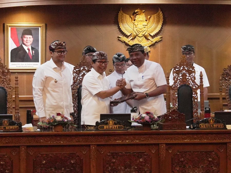 Bupati Badung I Wayan Adi Arnawa daan Wabup Bagus Alit Sucipta saat Rapat Paripurna DPRD Kabupaten Badung di Ruang Sidang Utama Gosana, Kantor DPRD Badung, Bali, Kamis (3/9/2026). (foto/adi)
