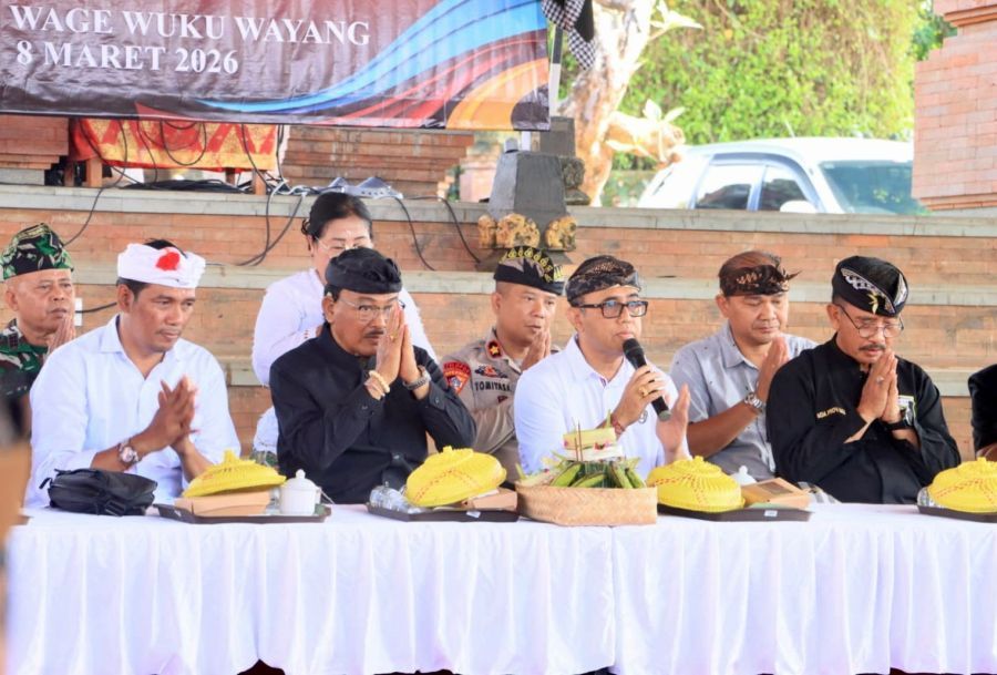 Walikota Denpasar I Gusti Ngurah Jaya Negara menghadiri Pesangkepan Agung Pecalang di Desa Adat Kesiman Petilan, Minggu (8/3/2026). (foto/sukadana)