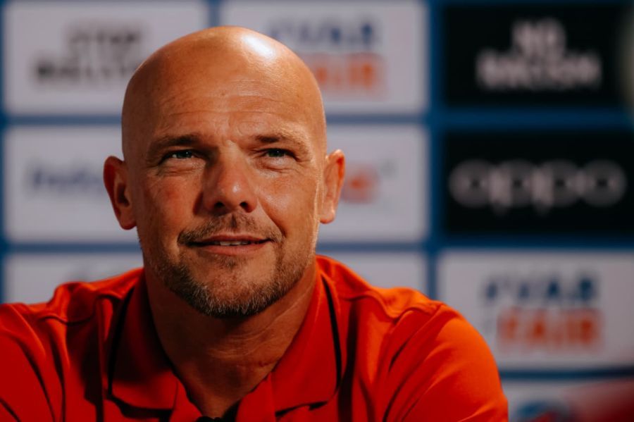 Pelatih kepala Bali United FC, Johnny Jansen memuji pelatih kepala Persib Bandung Bojan Hodak. (baliutd)