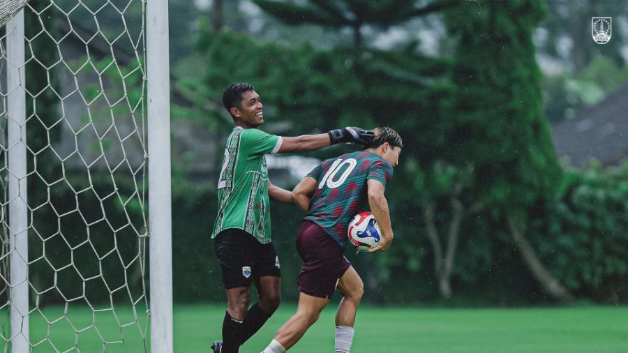 podiumnews.com-Jelang Lawan Bali United, Persis Lakukan Uji Coba Lawan Persinab