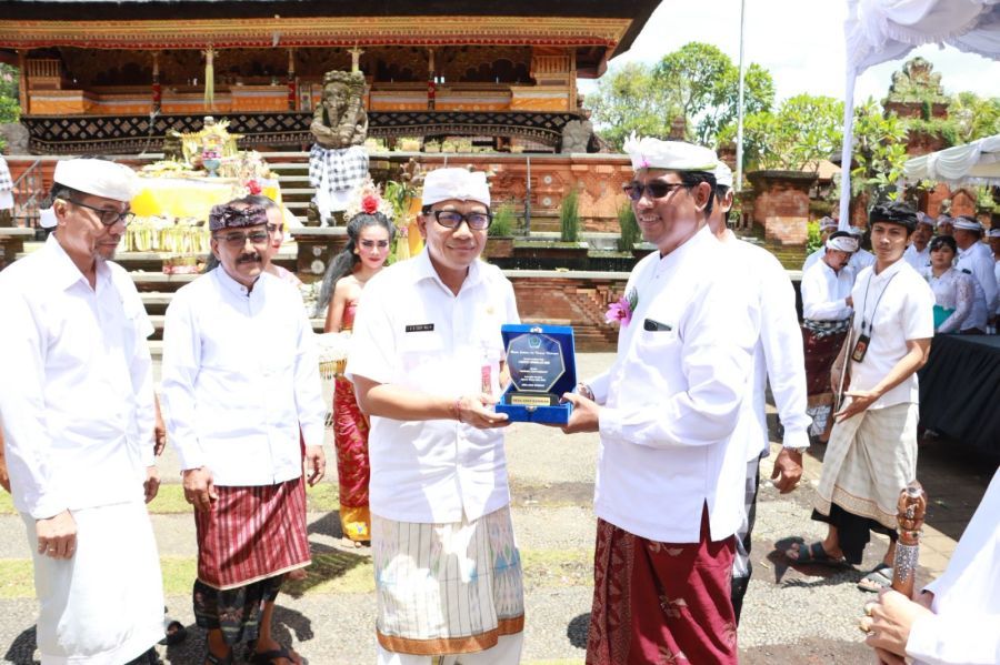 podiumnews.com-Jero Mangku Ketut Wisna Kembali Jabat Bendesa Kesiman