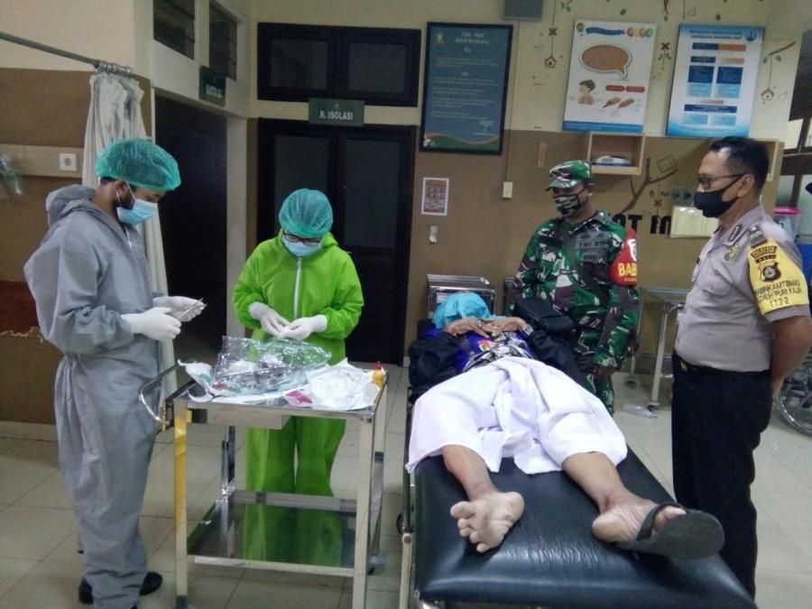 podiumnews.com-Kakek 71 Tahun Jadi Korban Pembacokan Di Dentim