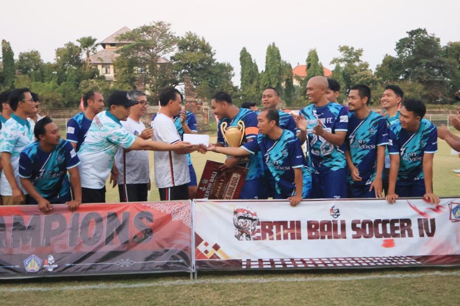 podiumnews.com-Kalahkan Dinas PUPRKIM, Disdikpora Juara Kompetisi Mini Soccer Kerthi Bali IV