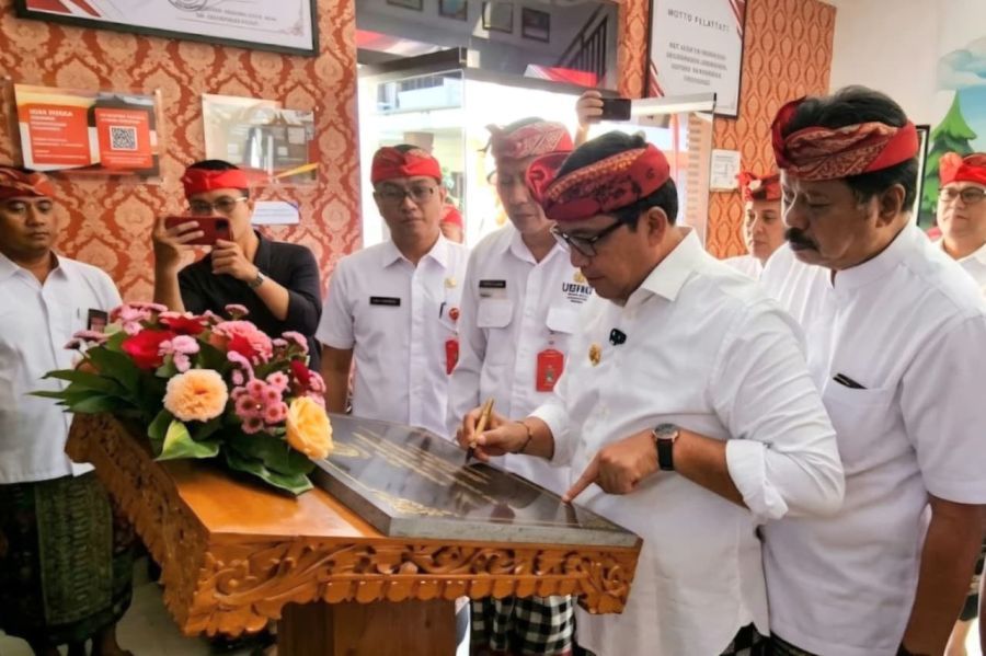 Bupati Tabanan, Dr. I Komang Gede Sanjaya, S.E., M.M. meresmikan Gedung Kantor Badan Kepegawaian dan Pengembangan Sumber Daya Manusia (BKPSDM) Kabupaten Tabanan, Bali, Jumat (25/9/2026). (foto/prokopimtabanan)