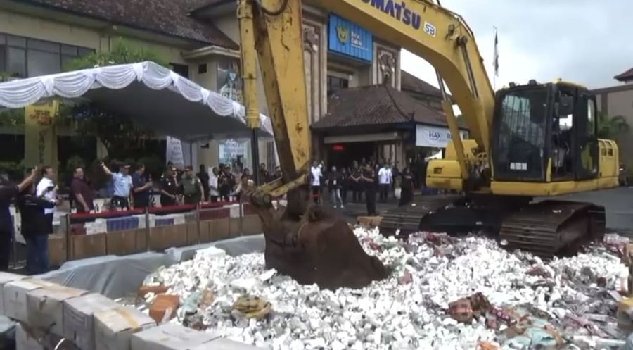 podiumnews.com-Kanwil Bea Cukai Bali Nusra Musnahkan Barang Ilegal Rp3,13 Miliar