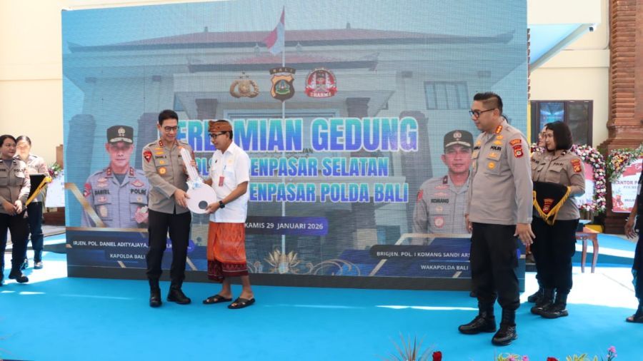 Kapolda Bali, Irjen Pol. Daniel Adityajaya, S.I.K., M.Si., secara resmi meresmikan Gedung Baru Polsek Denpasar Selatan di Jalan By Pass I Gusti Ngurah Rai, Sanur, Denpasar, Bali, Kamis (29/1/2026). (foto/hes)