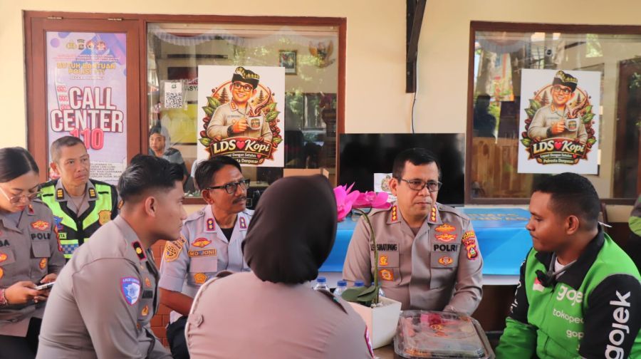 Kapolresta Denpasar Kombes Pol Leonardo D. Simatupang, S.I.K., M.H menggelar Ngopi Kamtibmas di Kantor Polsubsektor Diponegoro, Jalan Diponegoro No. 110, Denpasar Barat, Denpasar, Bali, Selasa (11/8/2026). (foto/hes)
