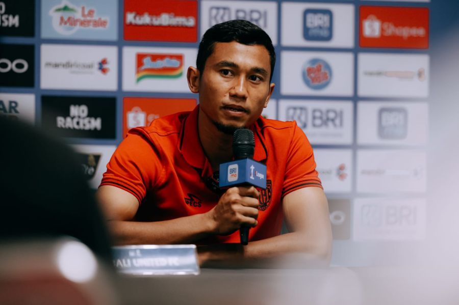  Kapten Bali United FC, Ricky Fajrin Saputera sebelum laga lawan Persebaya Surabaya. (baliutd)