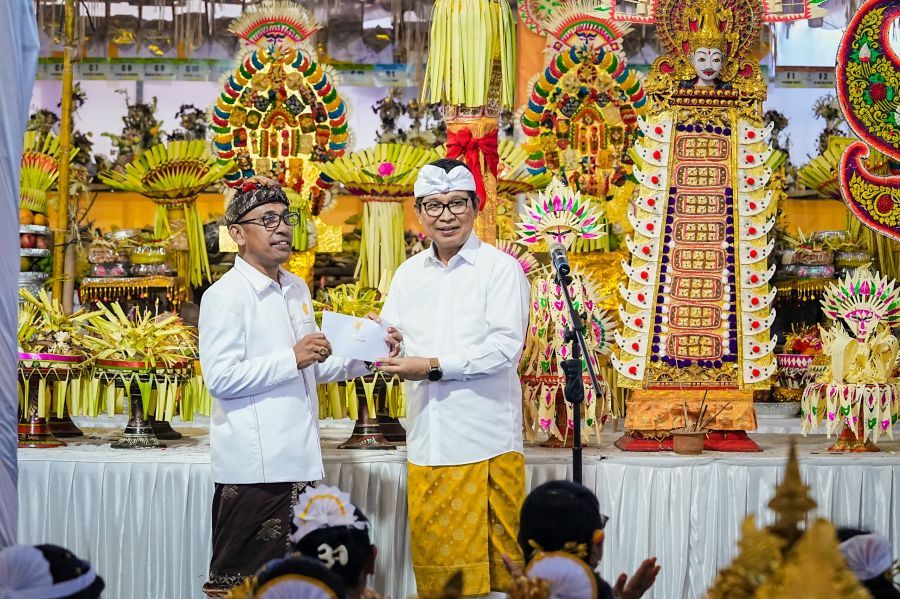 podiumnews.com-Karya Nyawa Wedana Utama di Ungasan, Bupati Apresiasi Semangat Ngayah