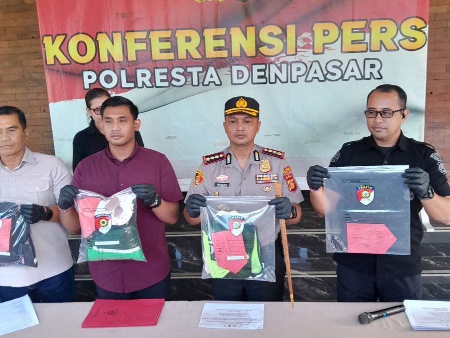 Kapolresta Denpasar Kombes Pol I Wayan Winaya menggelar jumpa pers terkait kasus penusukan di Club Corazon Jalan Labuan Sait, Desa Pecatu, Kuta Selatan, Badung, Bali. (foto/hes)