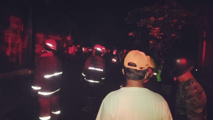podiumnews.com-Dua Ruko dan Rumah di Denpasar Timur Ludes Terbakar