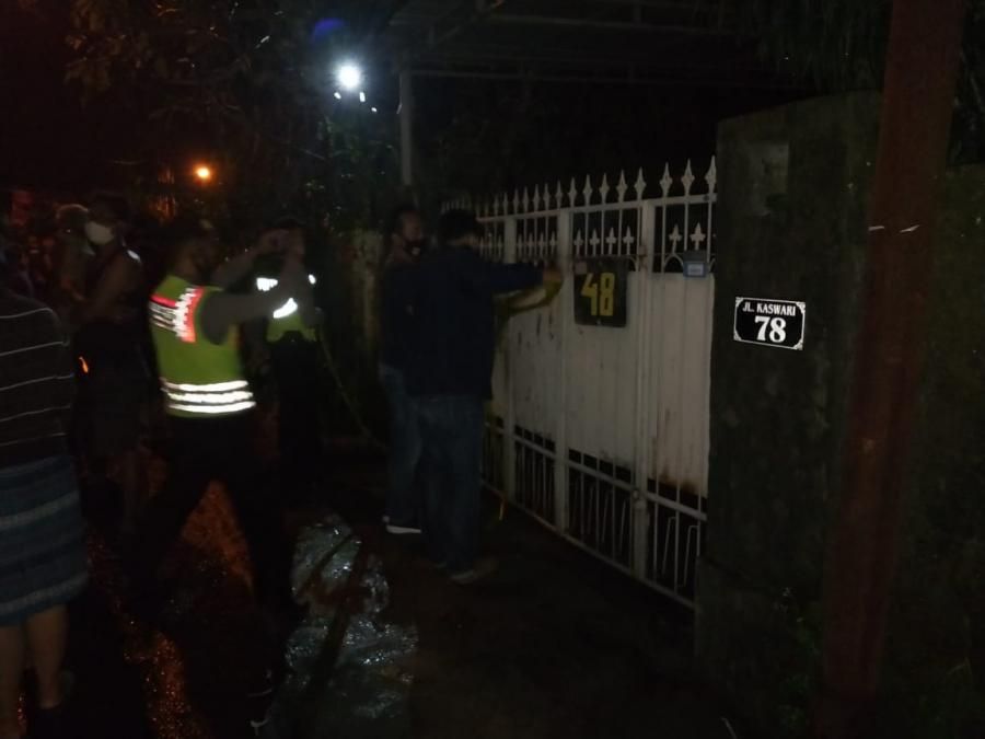 podiumnews.com-Diduga Konsleting Listrik, Satu Rumah di Dentim Terbakar