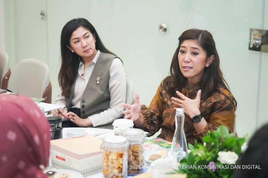 Menteri Komunikasi dan Digital Meutya Hafid saat melakukan audiensi dengan Komnas Perempuan menekankan bahwa pemerintah memiliki kewenangan untuk menjatuhkan sanksi jika konten atau aktivitas di platform dinilai membahayakan publik. (Foto/Humas Kemkomdigi)