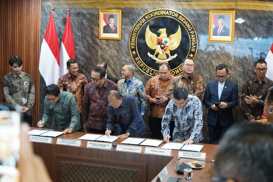 Gubernur Bali Wayan Koster meneken kerjasama strategis pembangunan infrastruktur pengolahan sampah menjadi energi listrik (PSEL) bersama pemerintah pusat di Jakarta, Selasa (21/4/2026). (foto/sukadana)