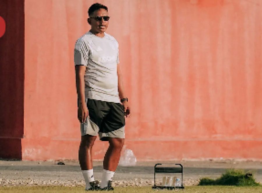 Pelatih Bali United, Sandhika Pratama mendapat tugas baru memimpin Bali United U20 dalam mengarungi kompetisi Elite Pro Academy (EPA) One 2026/27. (baliutd)