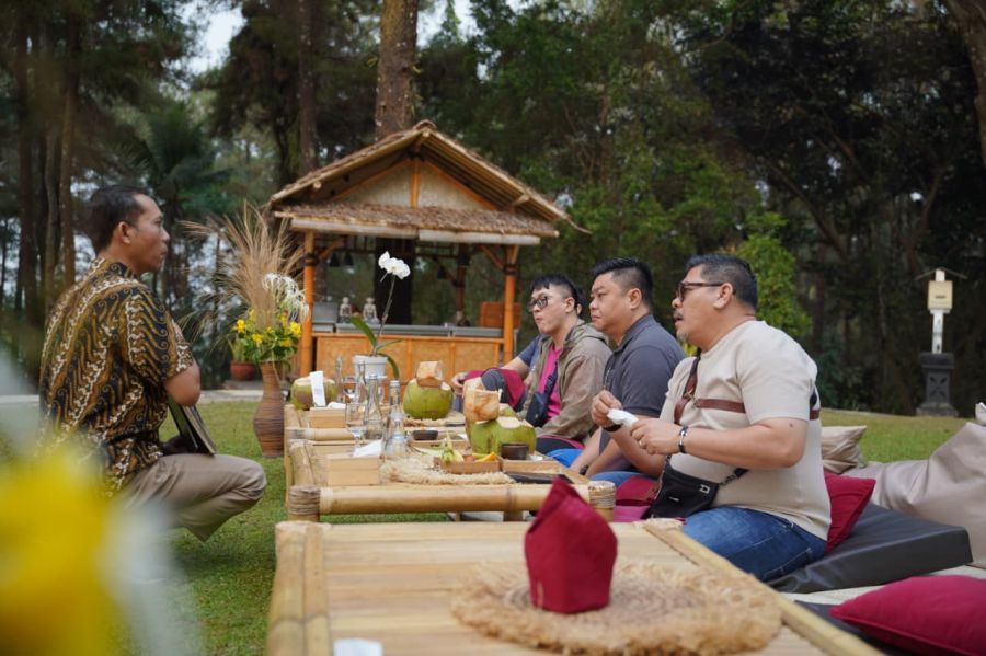 Kementerian Pariwisata (Kemenpar) mengajak empat agen perjalanan asal Singapura untuk menjajal langsung sederet atraksi wisata berkualitas yang ada di Daerah Istimewa Yogyakarta (DIY) melalui kegiatan familiarization trip (famtrip) sebagai upaya mendukung pencapaian target kunjungan wisatawan mancanegara (wisman) tahun 2026. (foto/kemenpar.go.id)