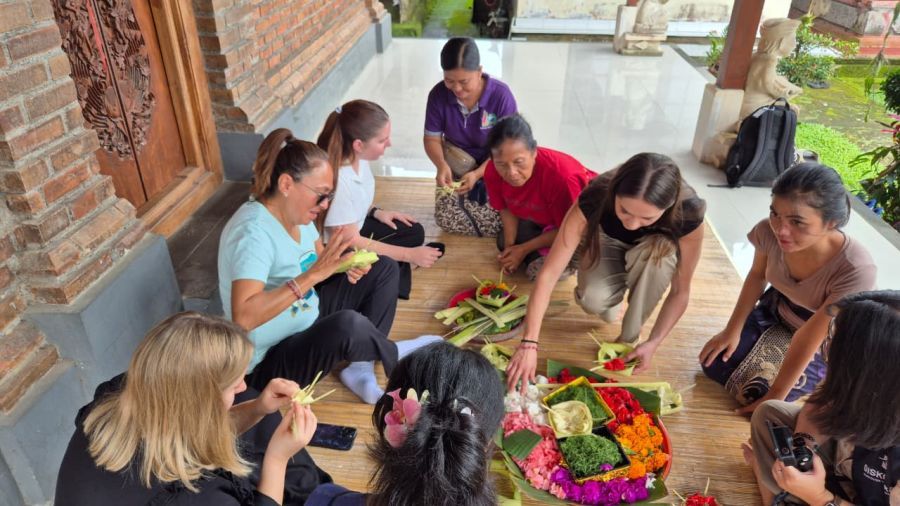 Para tour operator terkemuka dari Argentina, Meksiko, Amerika Serikat, Mesir, Polandia, dan Rumania menikmati kegiatan Familiarization Trip (Famtrip) Quality Tourism yang digelar Kementerian Pariwisata (Kemenpar) di Bali Barat, baru-baru ini. (kemenpar.go.id)