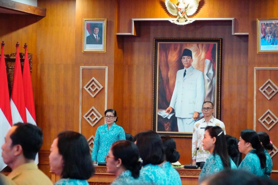 Ketua Tim Penggerak PKK Provinsi Bali, Ny. Putri Suastini Koster, menghadiri Rapat Koordinasi Teknis Persiapan Lomba Hari Kesatuan Gerak (HKG) PKK Provinsi Bali Tahun 2026 yang digelar di Gedung Kertha Sabha, Jayasabha, Denpasar, Bali, Senin (19/1/2026). (foto/sukadana)