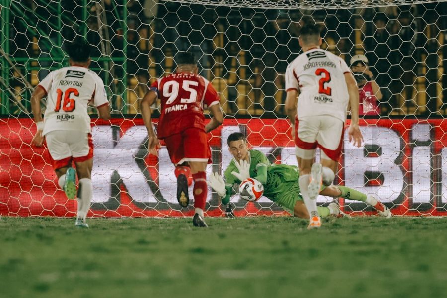 podiumnews.com-Kiper Bali United Hauptmeijer Raih Save Terbanyak, Ini Kuncinya
