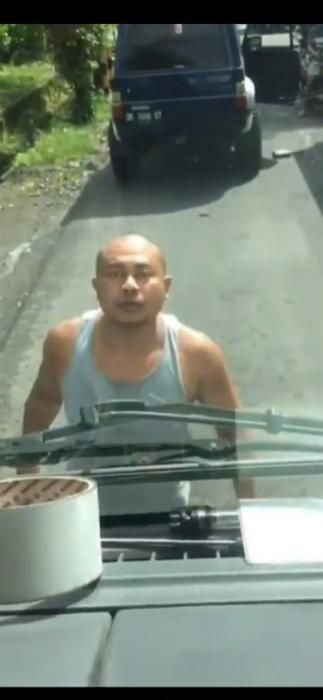 podiumnews.com-Gara-gara Bunyikan Klakson, Sopir Truk Dianiaya Pakai Palu