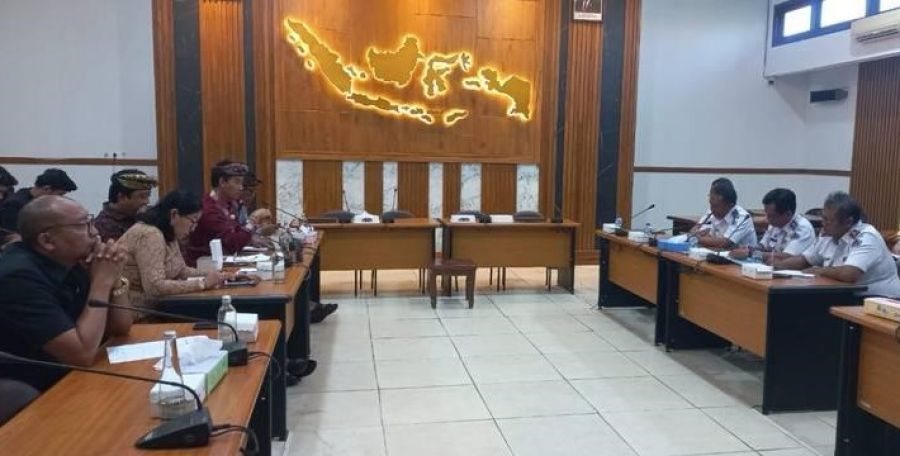 podiumnews.com-Komisi II DPRD Klungkung Minta Kejelasan Pemungutan Retribusi Jasa Tambat Pelabuhan