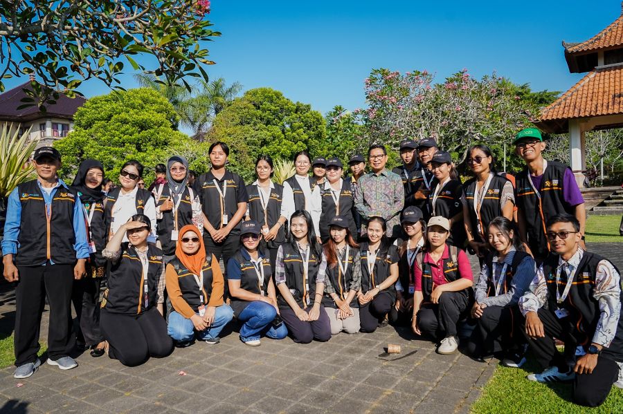 Bupati Badung I Wayan Adi Arnawa saat memimpin Apel Penguatan Petugas Sensus Ekonomi 2026 Kabupaten Badung di Jaba Pura Lingga Bhuwana, Puspem Badung, Bali, Selasa (23/6/2026). (foto/adi)