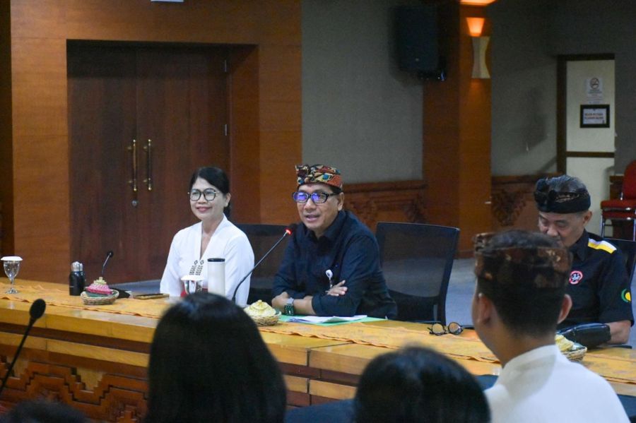 Sekda Kota Denpasar, I Gusti Ngurah Eddy Mulya saat menghadiri Rapat Evaluasi dan Persiapan Penilaian Kabupaten/Kota Sehat (KKS) atau Swasti Saba Tahun 2027 di Graha Sewakadarma Kota Denpasar, Bali, Kamis (25/6/2026). (foto/sukadana)