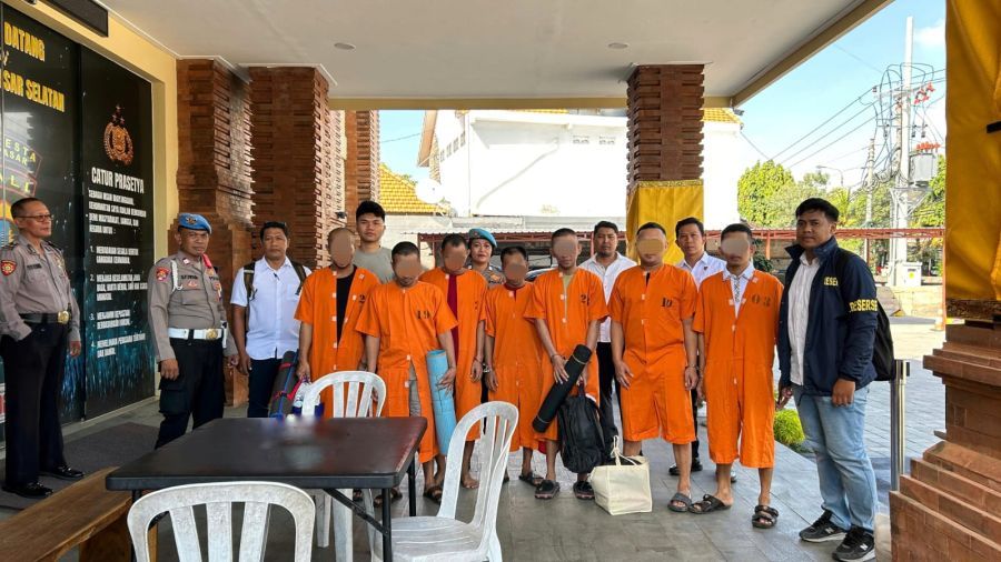Reskrim Polsek Denpasar Selatan dan Unit Jatanras Polresta Denpasar berhasil menggulung 7 pelaku maling yang beraksi di Pura Desa Adat Penyaringan, Sanur, Denpasar Selatan, Denpasar, Bali. (foto/hes)