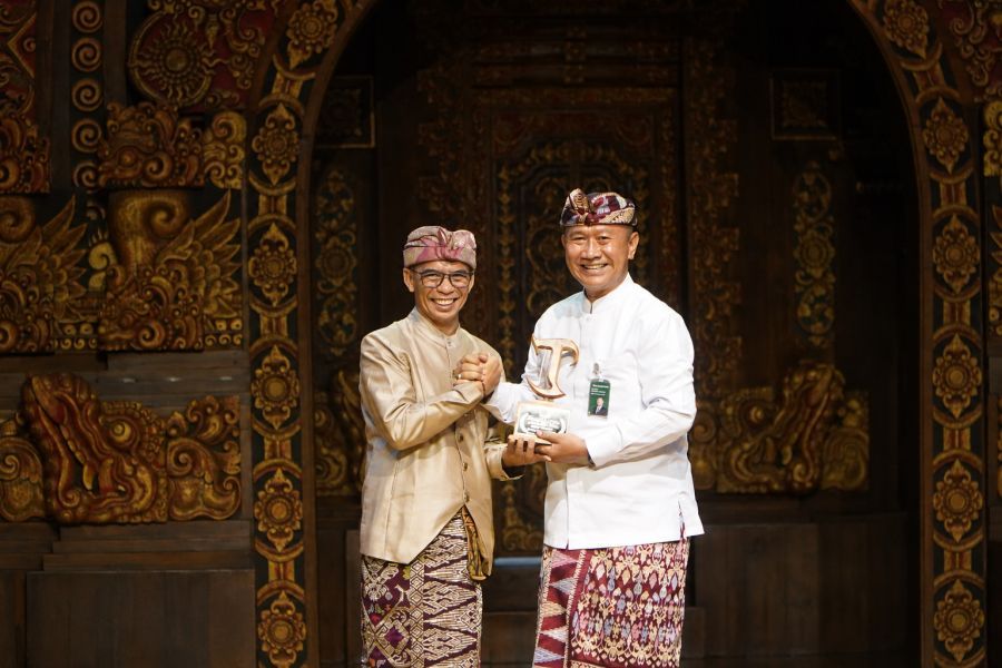 podiumnews.com-Konsisten Jaga Kinerja Keuangan, Bank BPD Bali Raih Penghargaan Golden Champion di Tribun Bali Award 2026