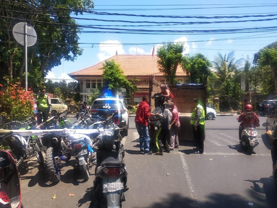 Polisi Angkut 40 Motor Konvoi Pelajar SMP dan SMK di Denpasar
