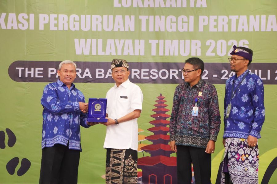 Gubernur Bali Wayan Koster tampil sebagai pembicara kunci pada Seminar Nasional dengan tema "Integrasi Pertanian dengan Pariwisata untuk mendukung SDG's 1 (Tanpa Kemiskinan) dan SDG's 17 (Kemitraan untuk mencapai Tujuan)" di The Patra Bali Resort, Tuban, Kabupaten Badung, Bali, Kamis (23/7/2026). (foto/sukadana)