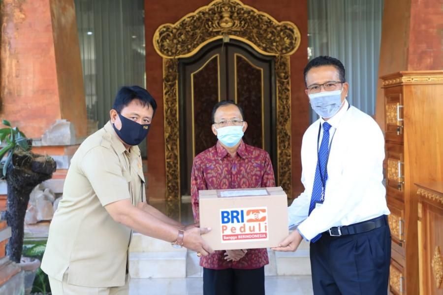 podiumnews.com-Gubernur Koster Apresiasi BRI Denpasar Sumbang 10 Ton Beras 