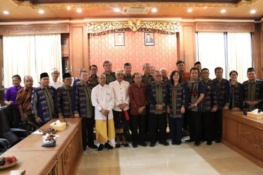 podiumnews.com-Wayan Koster: Kepuasan Umat adalah Kepuasan Diri Sendiri