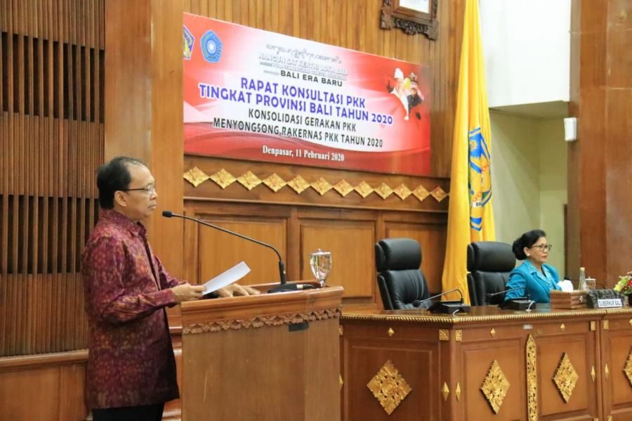 podiumnews.com-Koster Minta PKK Bali Terus Bersinergi Tangani Masalah Sampah dari Sumber