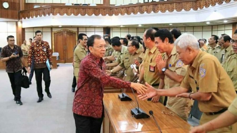 podiumnews.com-Gubernur Koster Naikkan Tunjangan Kepala Sekolah SMA/SMK/SLB se-Bali Lebih dari 300 Persen