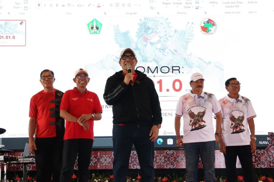 Bupati Tabanan I Komang Gede Sanjaya menghadiri Pra Rapat Anggota Tahunan KPN Abdi Praja Singasana Jaya di Gedung Kesenian I Ketut Marya, Tabanan. (foto/sukadana)