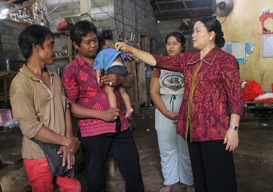 podiumnews.com-Kunjungi Balita Berisiko Stunting, Ketua PUSPA Bali Minta Posyandu Mengawal