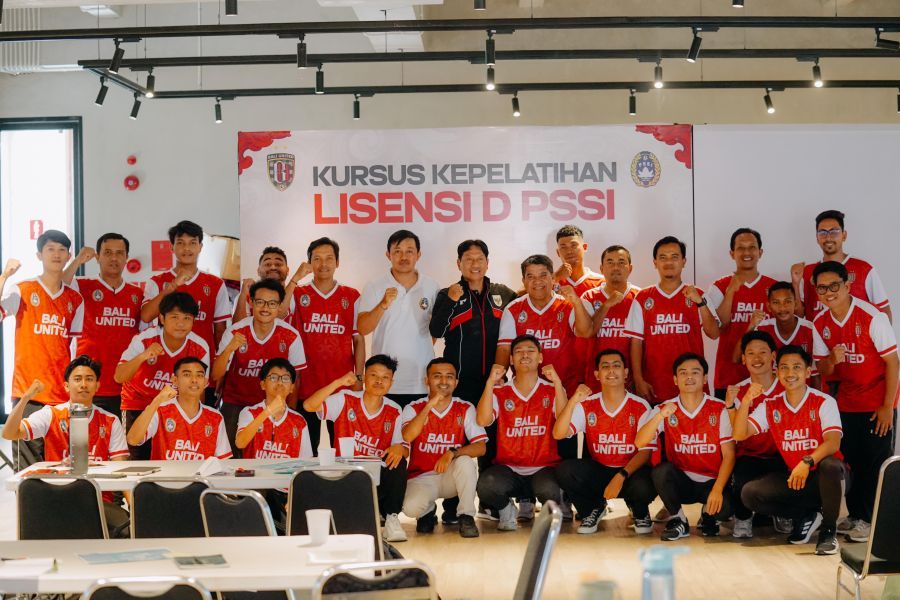 Kursus Kepelatihan Lisensi D Nasional PSSI yang diprakarsai oleh Bali United dan didukung oleh Asosiasi Provinsi PSSI Bali digelar di Bali United Training Center, Gianyar, Bali, Sabtu (8/11/2025) hingga Kamis (13/11/2025). (baliutd)