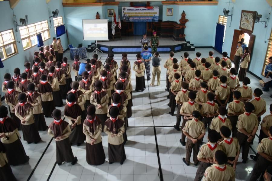 Lanal Denpasar Gelar Pelatihan Bela Negara 78 Siswa SMP Albanna 