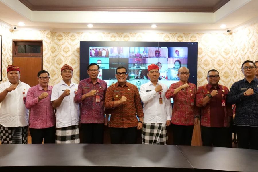Bupati Tabanan, Dr. I Komang Gede Sanjaya, S.E., M.M., melantik dan mengambil sumpah/janji jabatan 21 pejabat di lingkungan Pemerintah Kabupaten Tabanan, Bali, Rabu (29/4/2026). (foto/prokopimtabanan)