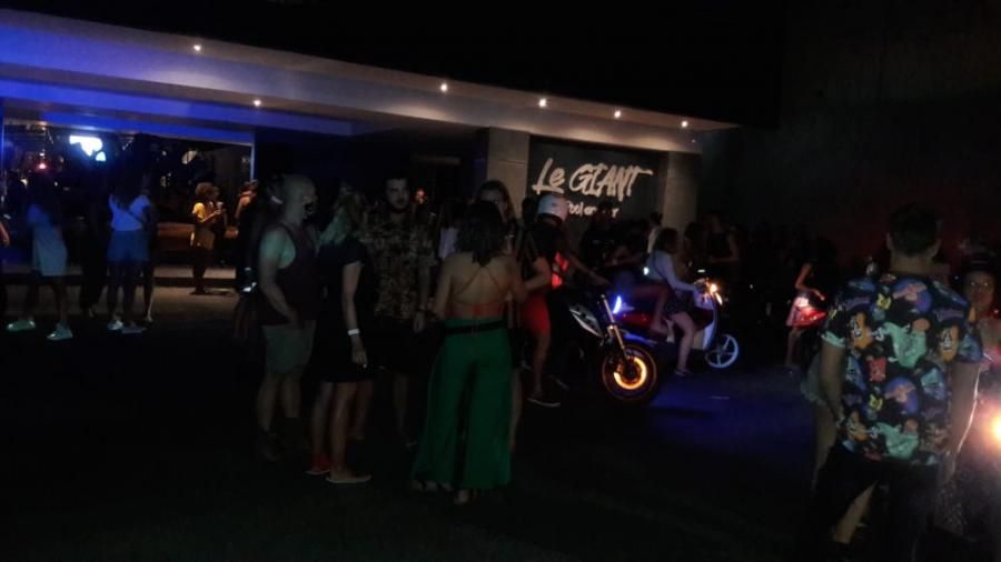 podiumnews.com-Diduga Langgar Protokol Kesehatan, Keramaian di Le Giant Bar Dibubarkan 